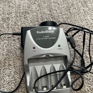 RadioShack 23-1302 Compact 2-Hour Battery Wall Charger – AA / AAA Ni-MH